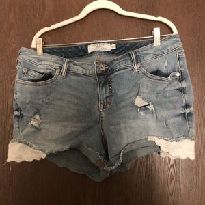 Torrid lace trim distressed shorts size 18 lace